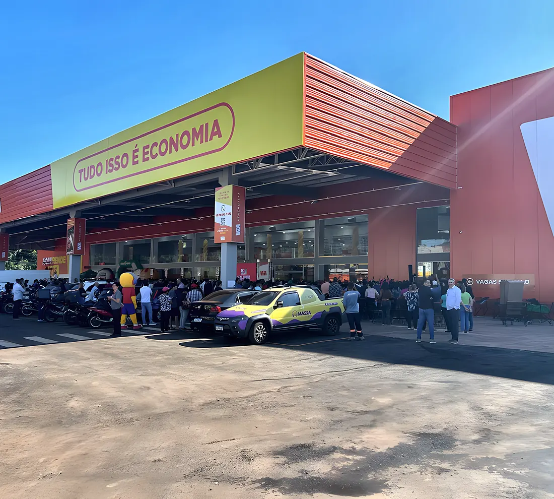 Fachada do Via Atacadista em Chapecó, SC
